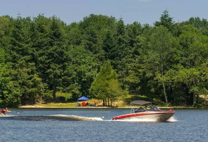 Appartement Indépendant, Terrasse Couverte, Rouge