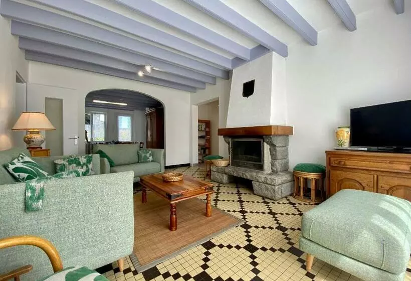 Maison De Vacances Spacieuse Près De La Forêt, Avec Jardin, Cheminée, Wifi, Et équipements De Loisir