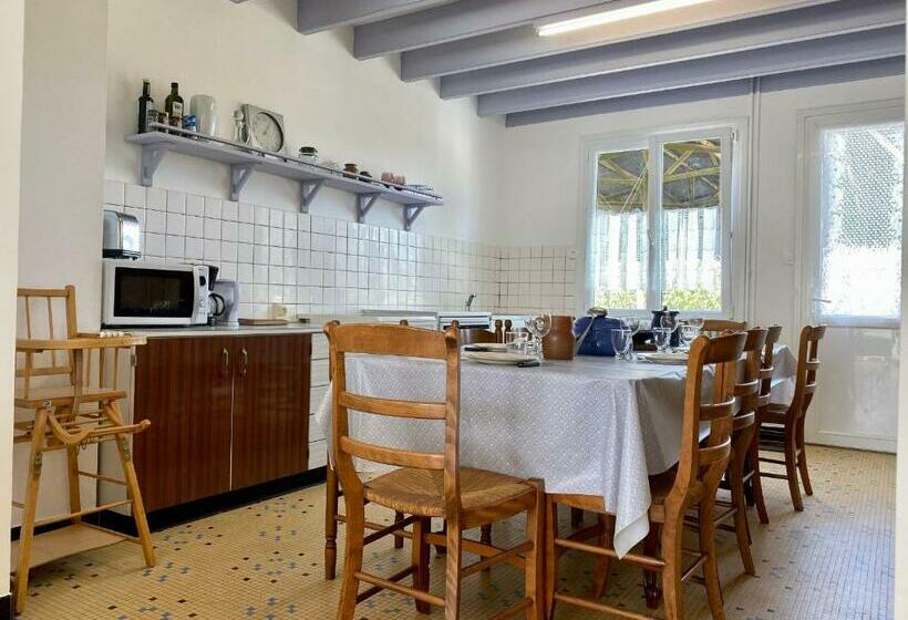 Maison De Vacances Spacieuse Près De La Forêt, Avec Jardin, Cheminée, Wifi, Et équipements De Loisir