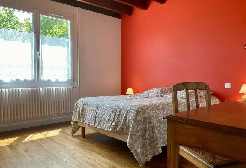 Maison De Vacances Spacieuse Près De La Forêt, Avec Jardin, Cheminée, Wifi, Et équipements De Loisir