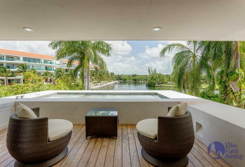 House With Private Pool, Jacuzzi And Pier