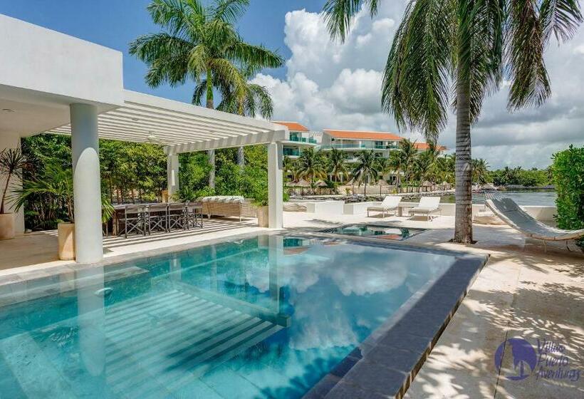 House With Private Pool, Jacuzzi And Pier