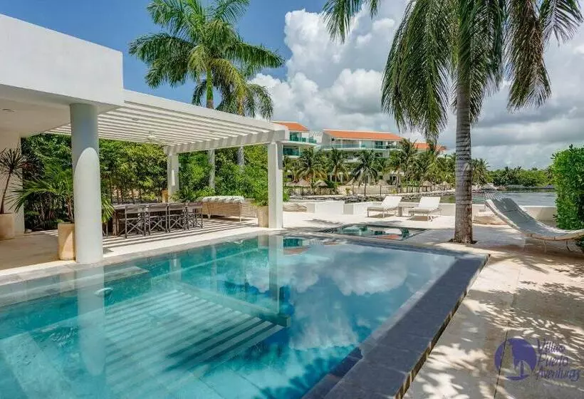 House With Private Pool, Jacuzzi And Pier