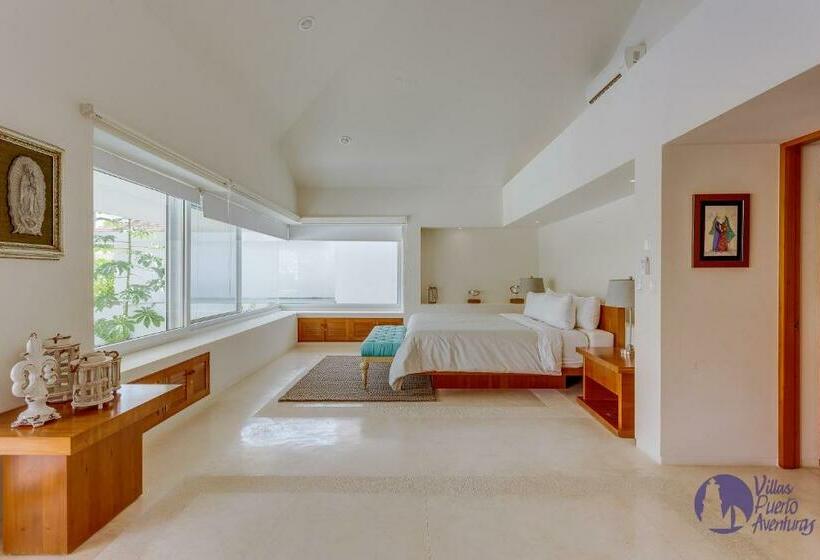 House With Private Pool, Jacuzzi And Pier