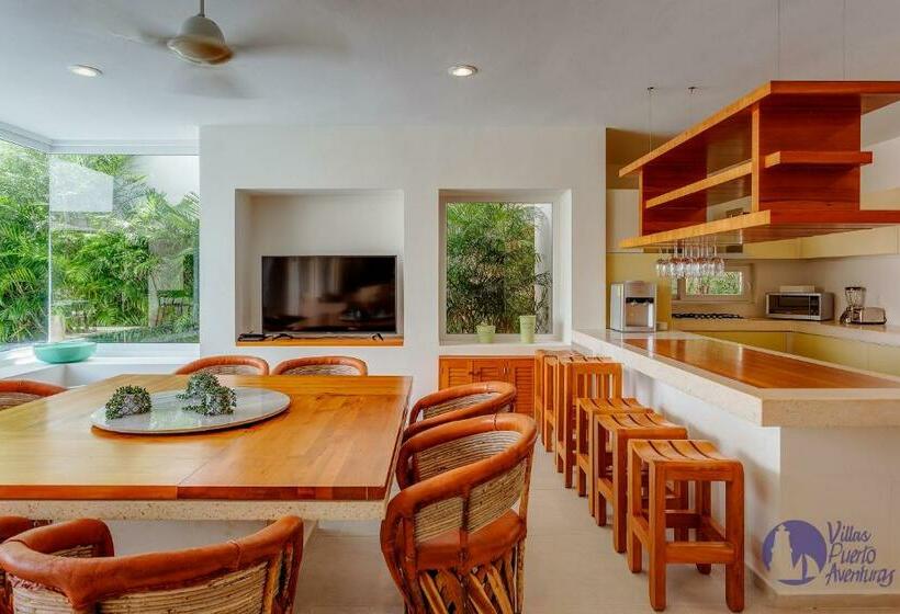 House With Private Pool, Jacuzzi And Pier