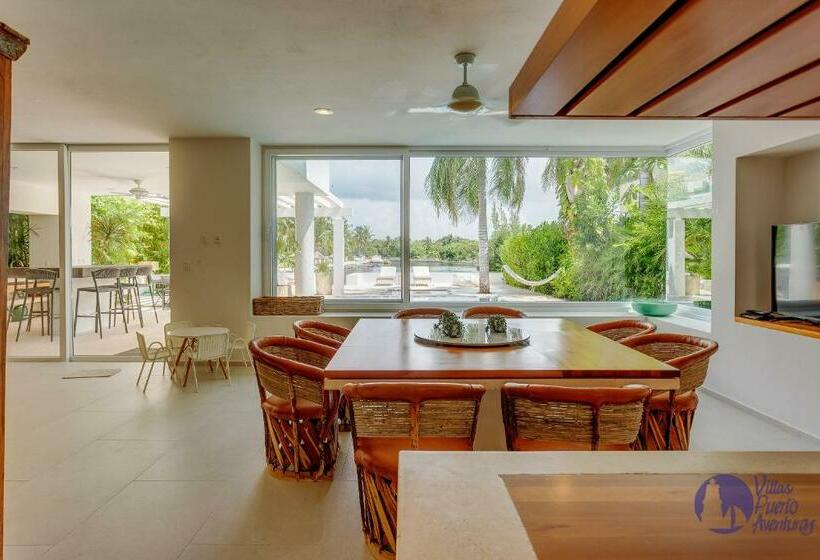 House With Private Pool, Jacuzzi And Pier