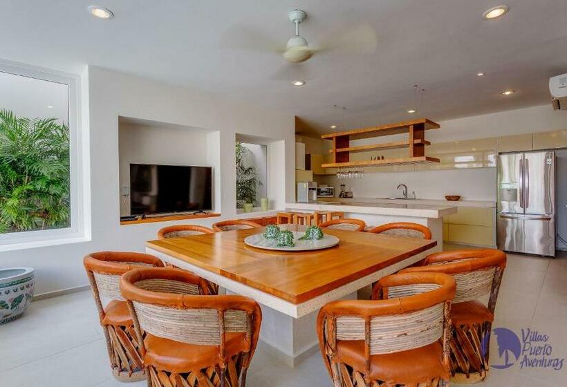 House With Private Pool, Jacuzzi And Pier