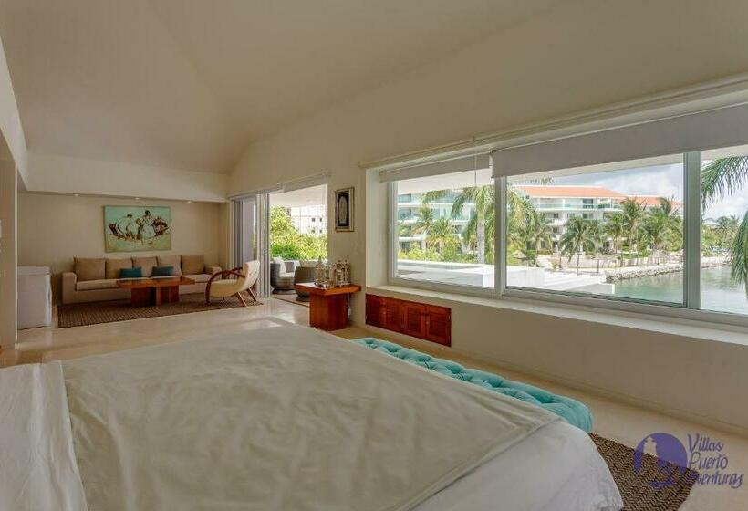 House With Private Pool, Jacuzzi And Pier