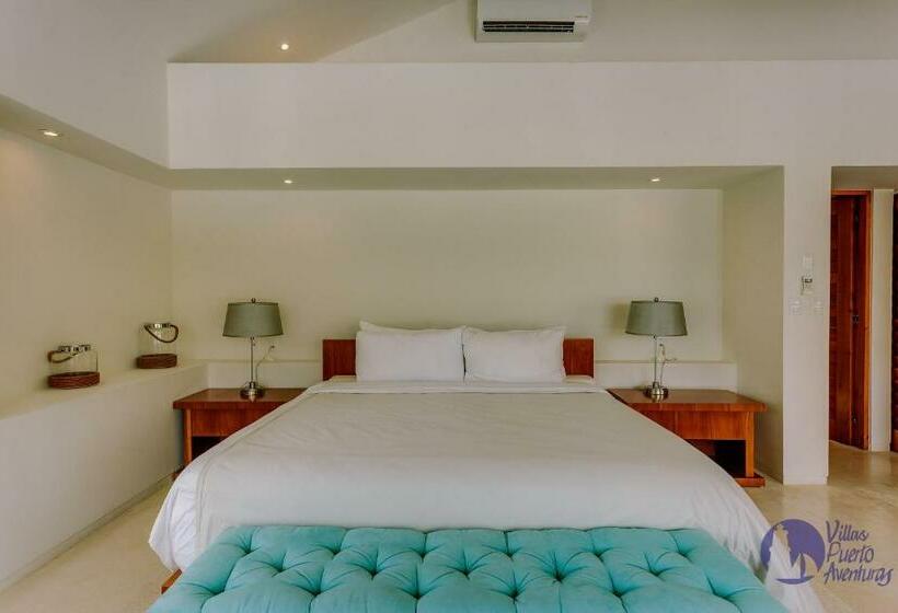 House With Private Pool, Jacuzzi And Pier