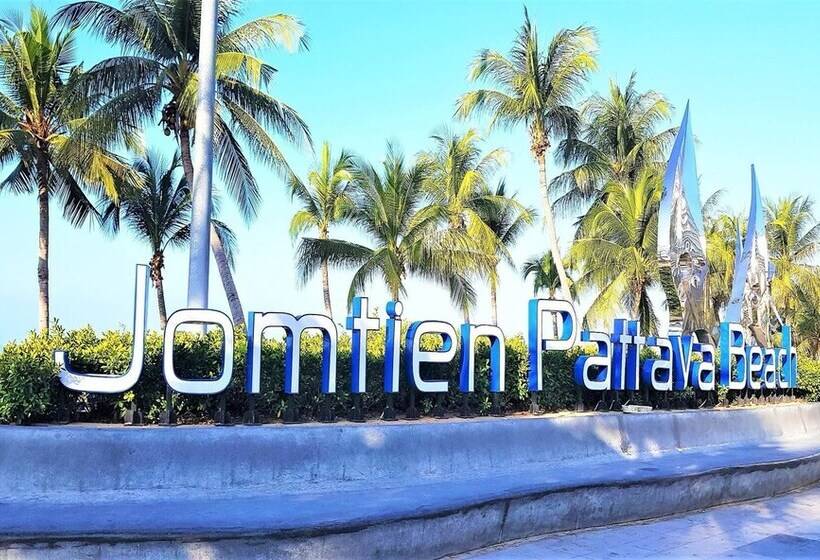 Jomtien Beach Condo Studio Close To The Beach