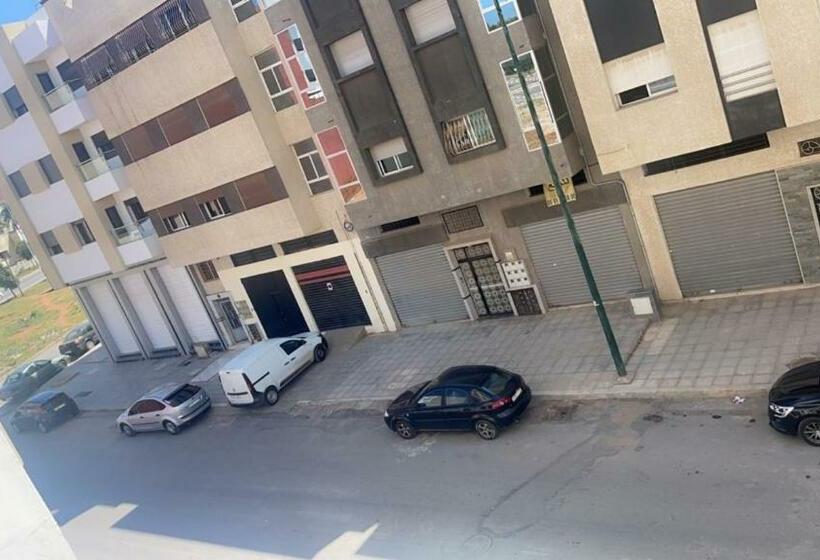 شقة جميلة مع مسبح في مجمع سكني