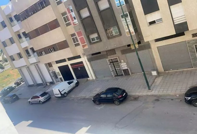 شقة جميلة مع مسبح في مجمع سكني