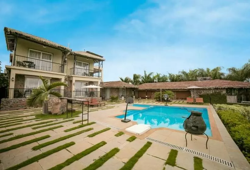 Castle Vintage Villagehouse 6bhk