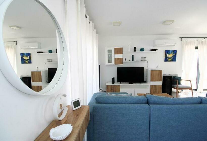 Casa Da Praia   By Sch