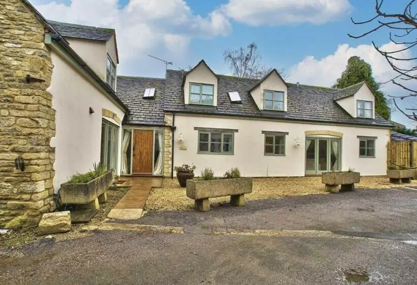 Olive Cottage By Group Retreats