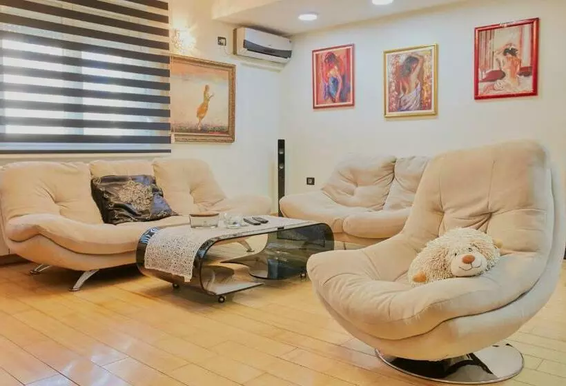 Diamond Butterfly Apartment