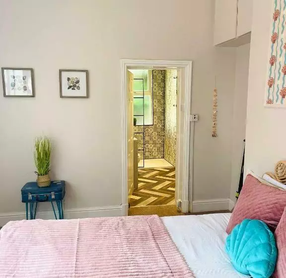Seaside Seashell Suite