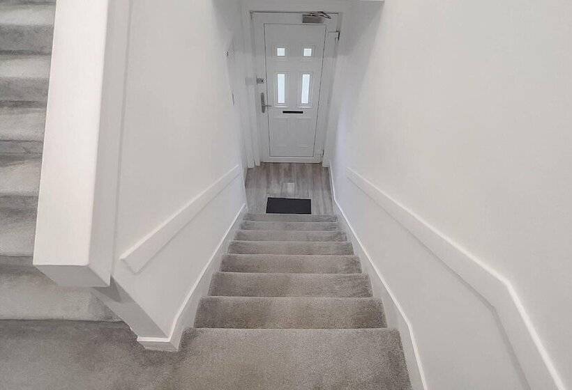 Stunning Luxury Apartment Near Motherwell