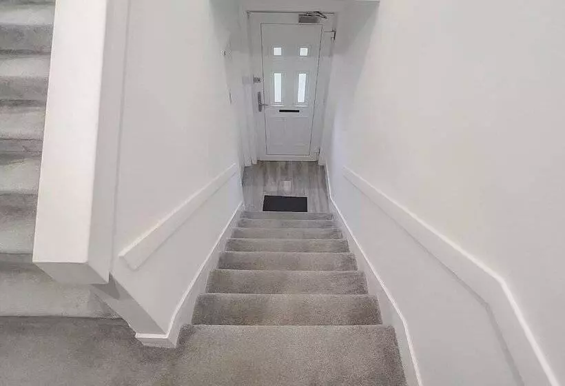 Stunning Luxury Apartment Near Motherwell