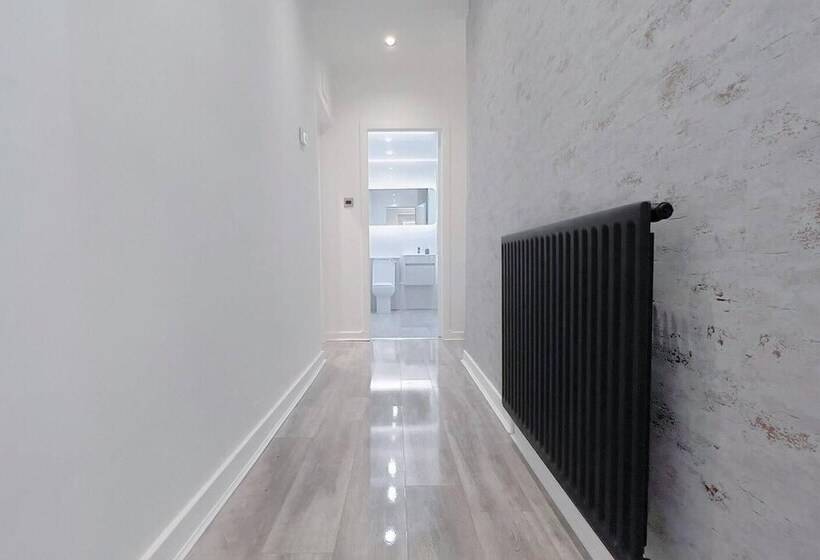 Stunning Luxury Apartment Near Motherwell