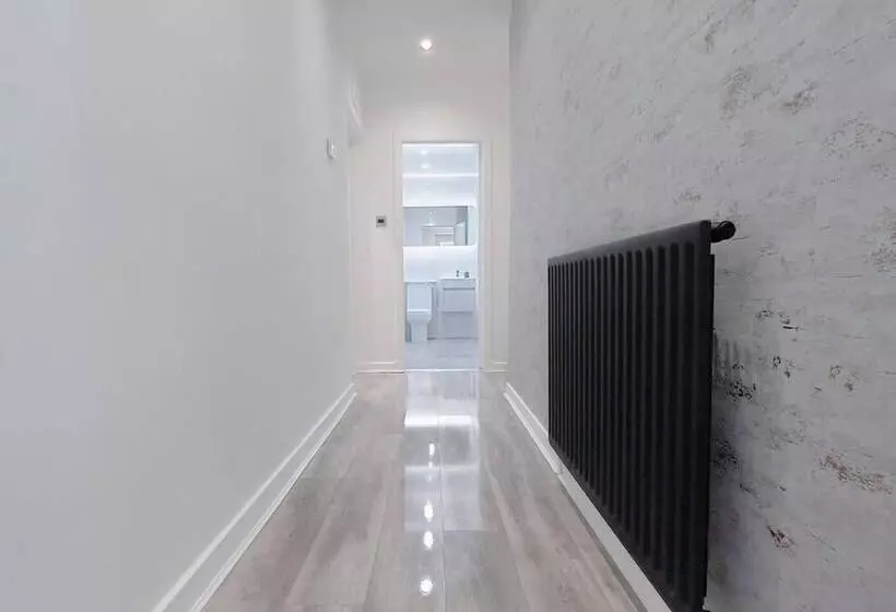 Stunning Luxury Apartment Near Motherwell