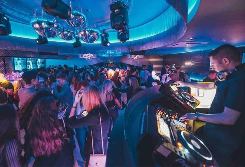 Stunning Luxury Apartment Near Motherwell