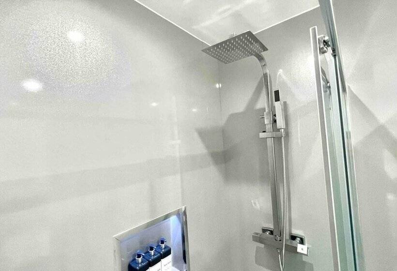 Stunning Luxury Apartment Near Motherwell