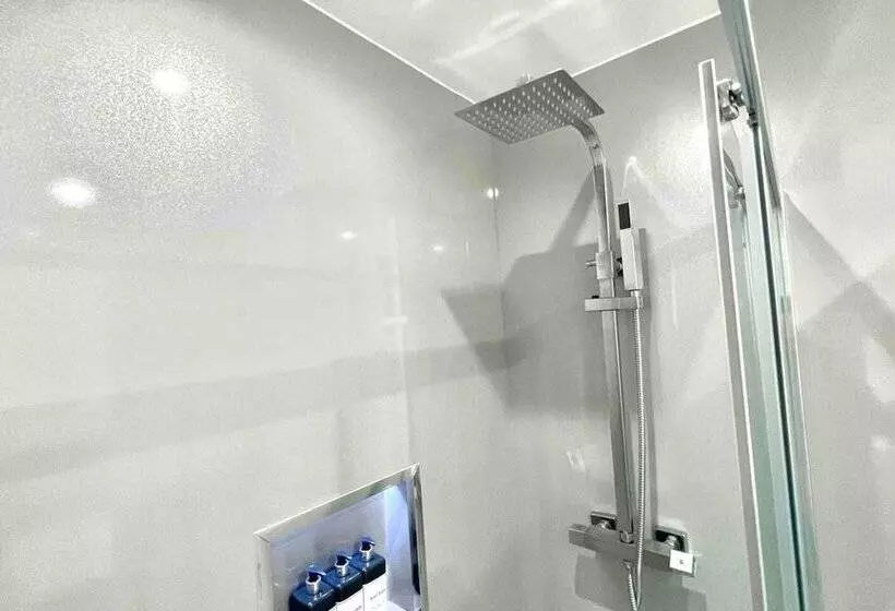 Stunning Luxury Apartment Near Motherwell