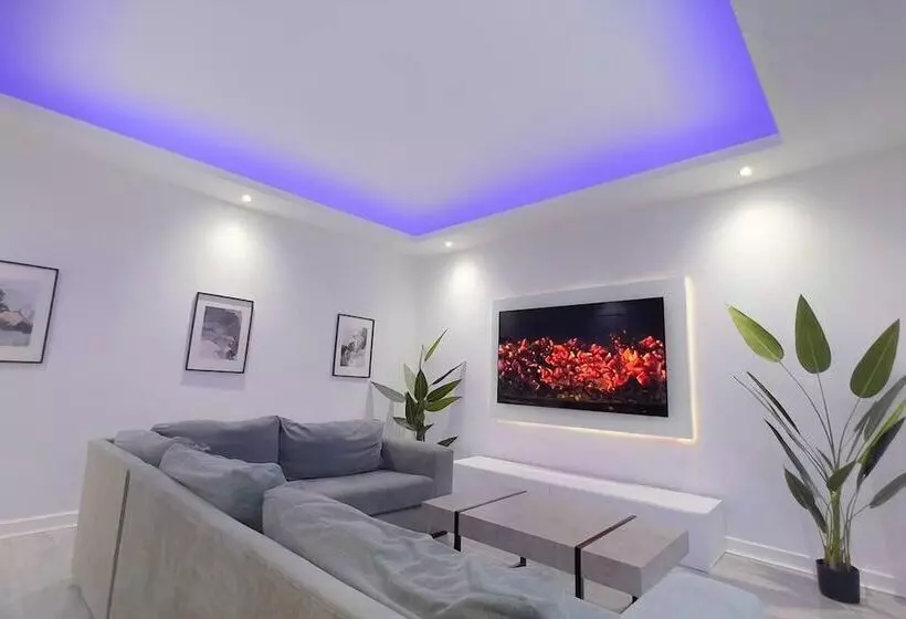 Stunning Luxury Apartment Near Motherwell