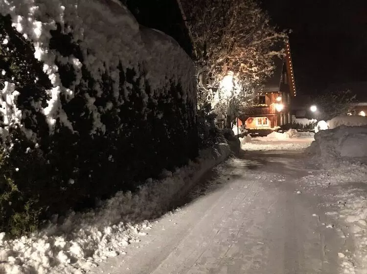 مبيت وإفطار Garni Brigitte