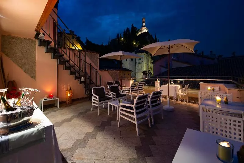 Szálloda Albergo La Rocca