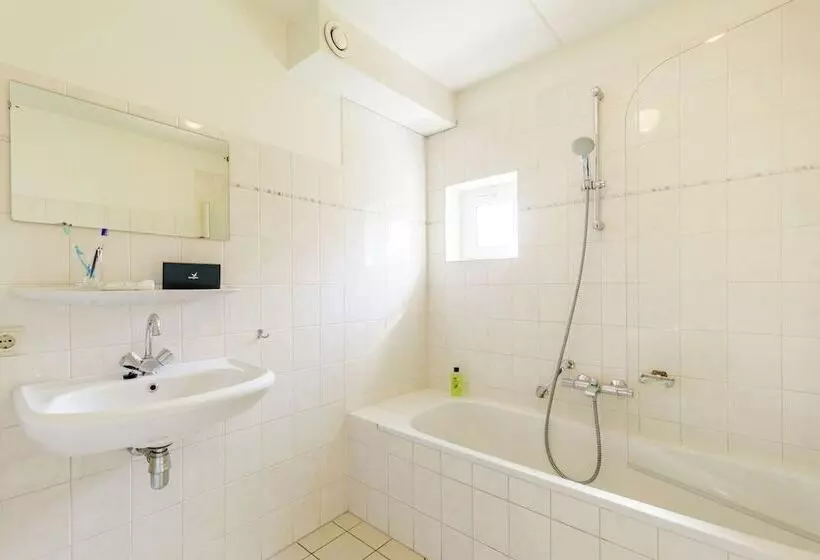 בית מלון כפרי Center Parcs Sandur Emmen