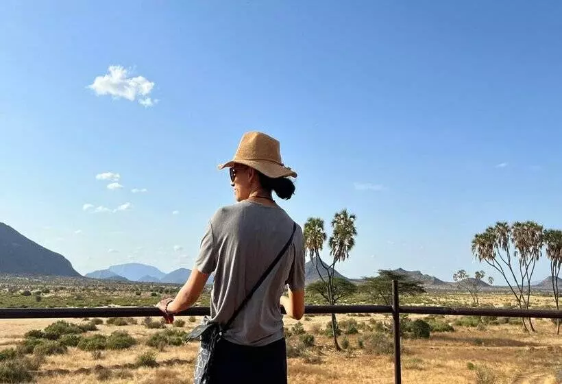 هتل Soroi Larsens Camp