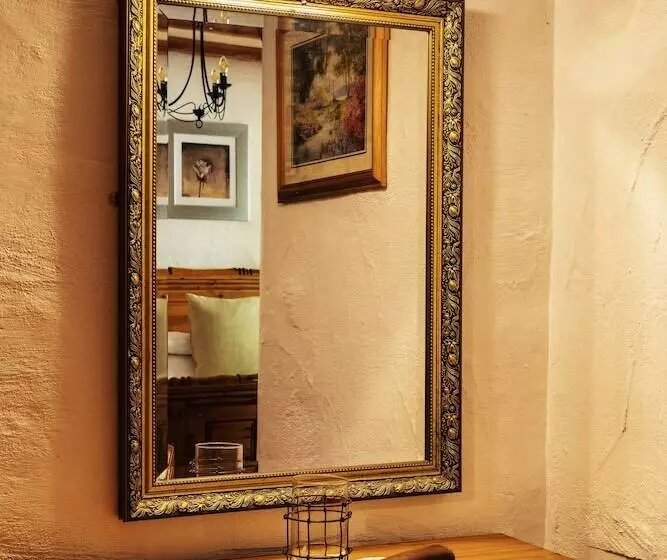 فندق Tudor Lodge