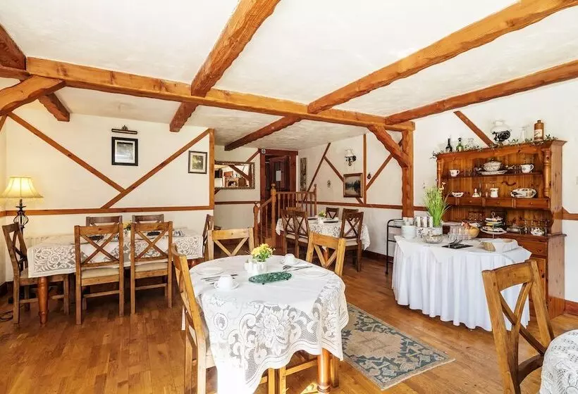 فندق Tudor Lodge