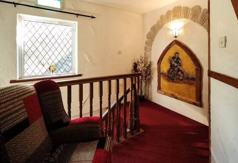 فندق Tudor Lodge