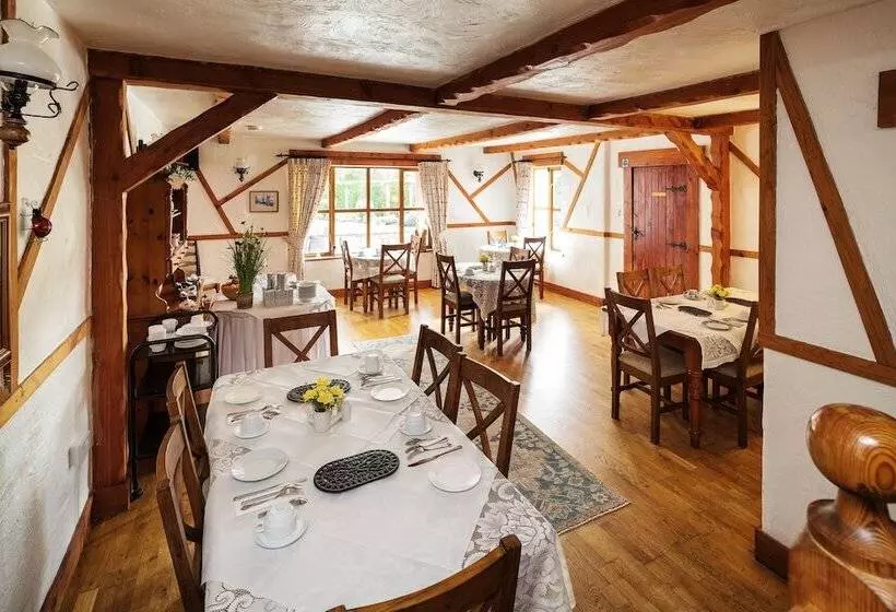 فندق Tudor Lodge