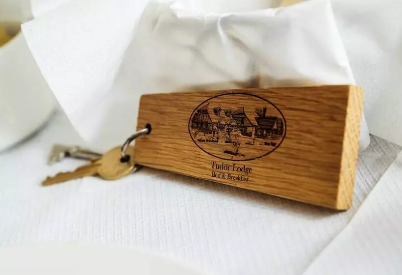 فندق Tudor Lodge