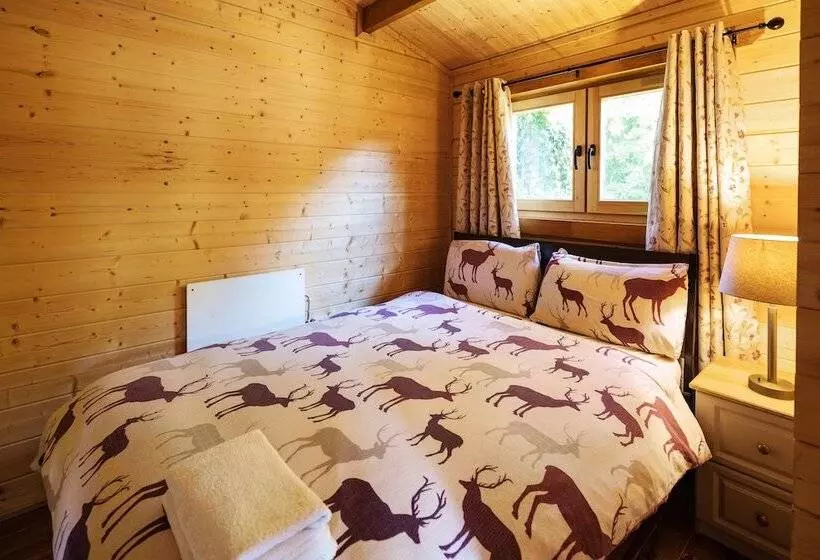 فندق Tudor Lodge