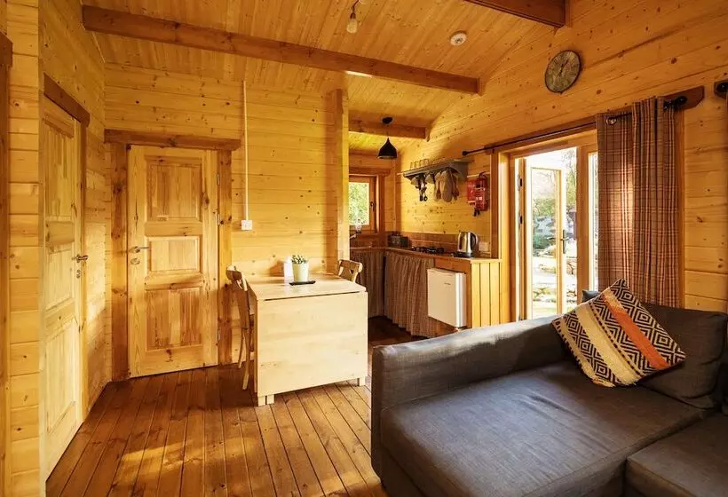 فندق Tudor Lodge