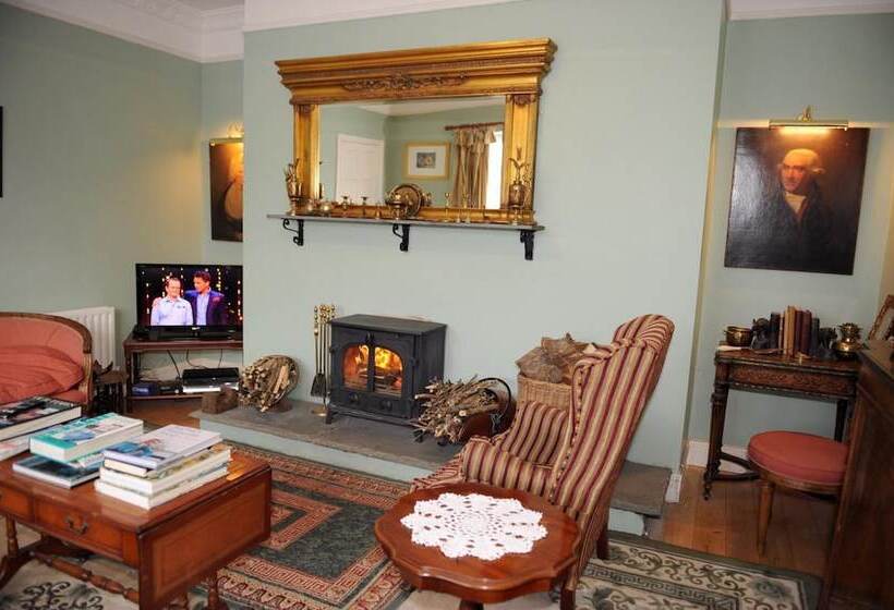 The Yellow House B&b