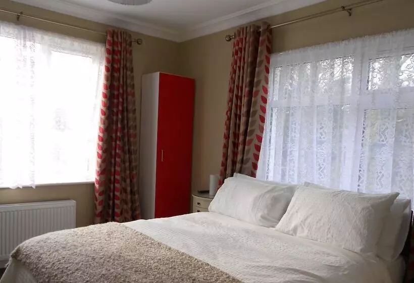 The Yellow House B&b