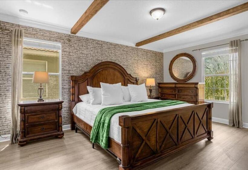 6 Bedrooms 5 Bathrooms Paradise Palms 8852 Cp