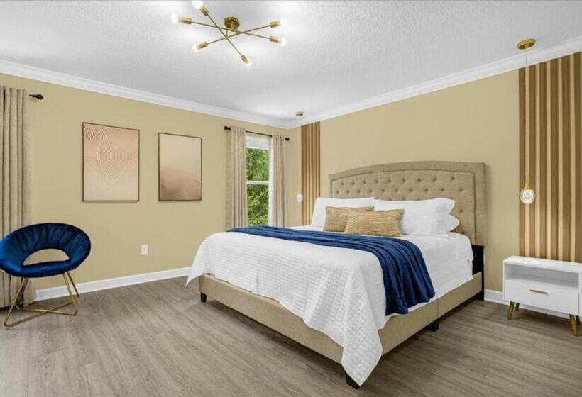 6 Bedrooms 5 Bathrooms Paradise Palms 8852 Cp