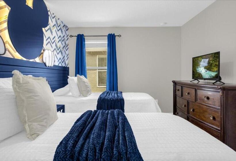 6 Bedrooms 5 Bathrooms Paradise Palms 8852 Cp