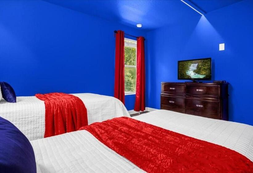 6 Bedrooms 5 Bathrooms Paradise Palms 8852 Cp