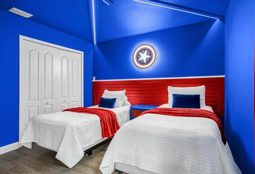 6 Bedrooms 5 Bathrooms Paradise Palms 8852 Cp