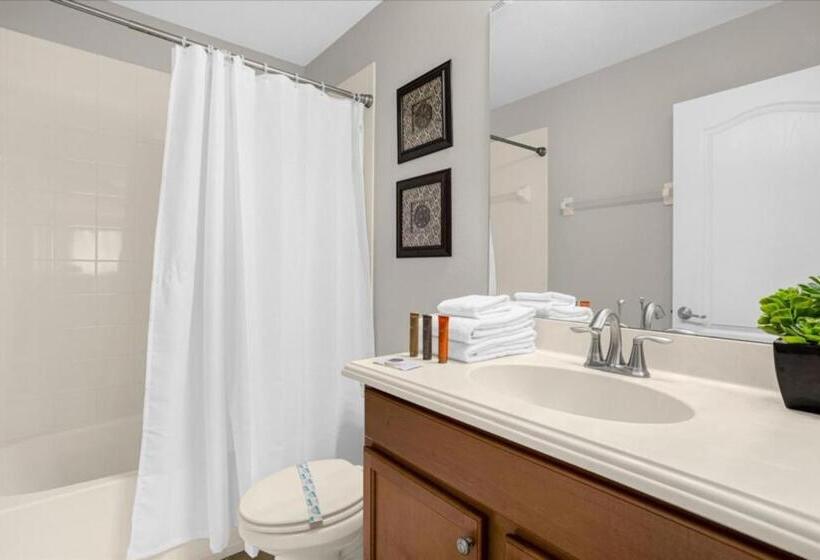 6 Bedrooms 5 Bathrooms Paradise Palms 8852 Cp