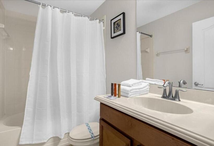 6 Bedrooms 5 Bathrooms Paradise Palms 8852 Cp