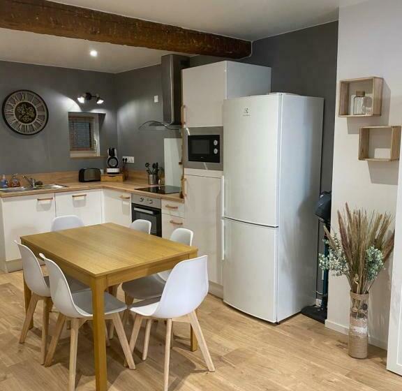 Le Cocon Blanc: T2 Centre Ax Neuf Et équipé 8 Pers